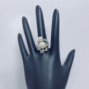 Silver Tone And Rhinestone With 2 Faux Pearls Ribbon Ring (R434)